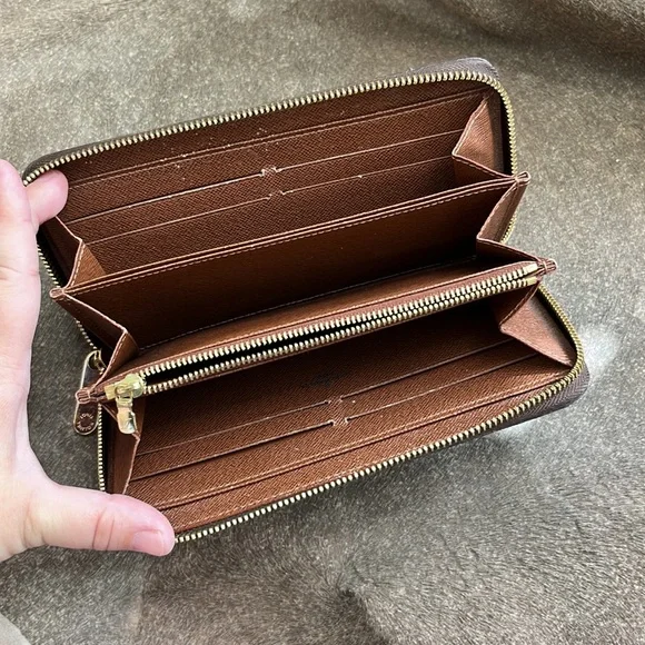 LOUIS VUITTON Zippy Wallet Long Monogram - Picture 7 of 14